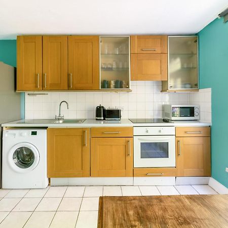 Magnificent 3Br Apt With Balcony Лондон Экстерьер фото