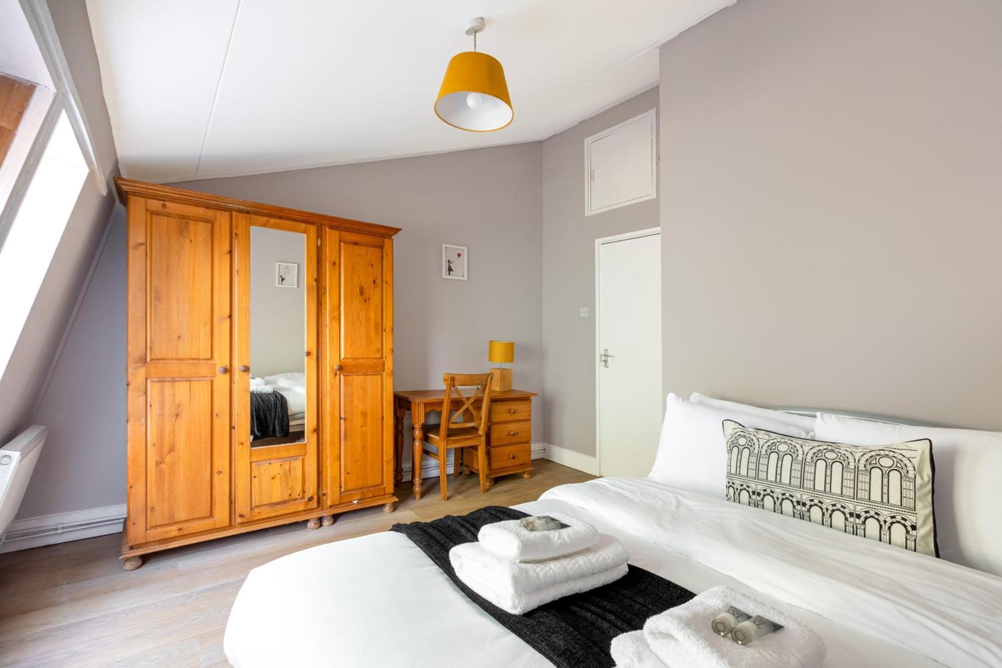 Magnificent 3Br Apt With Balcony Лондон Экстерьер фото