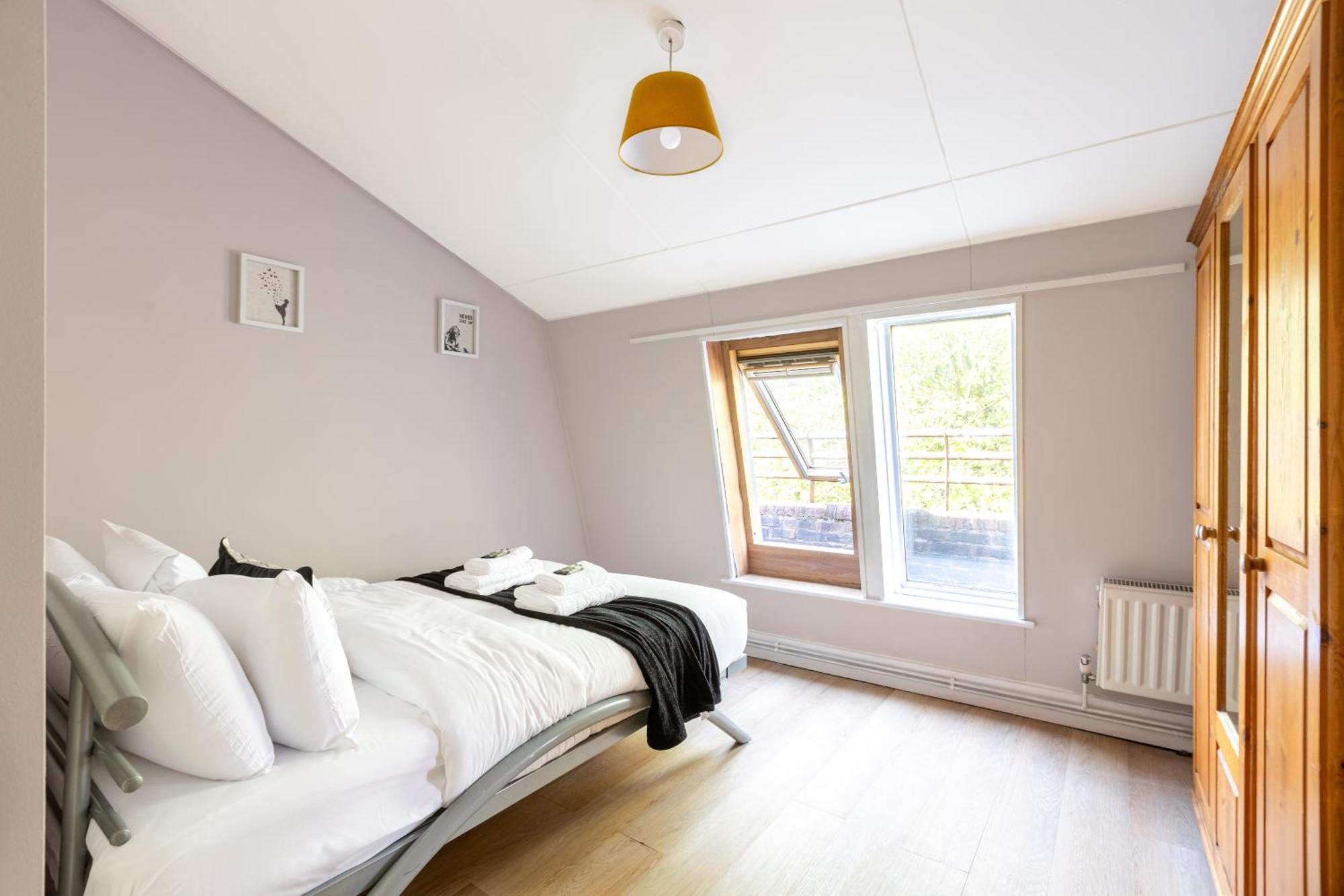 Magnificent 3Br Apt With Balcony Лондон Экстерьер фото