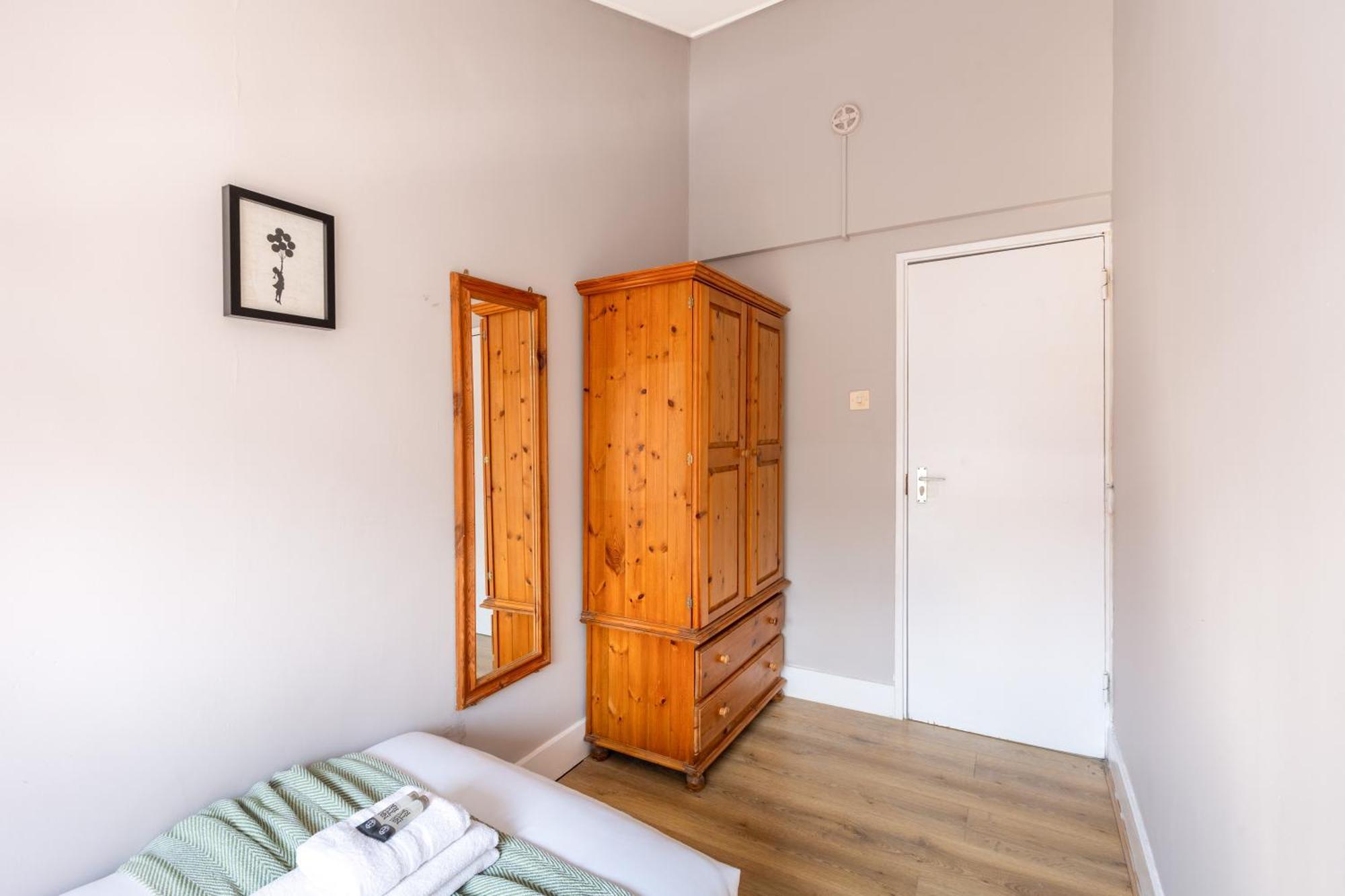Magnificent 3Br Apt With Balcony Лондон Экстерьер фото