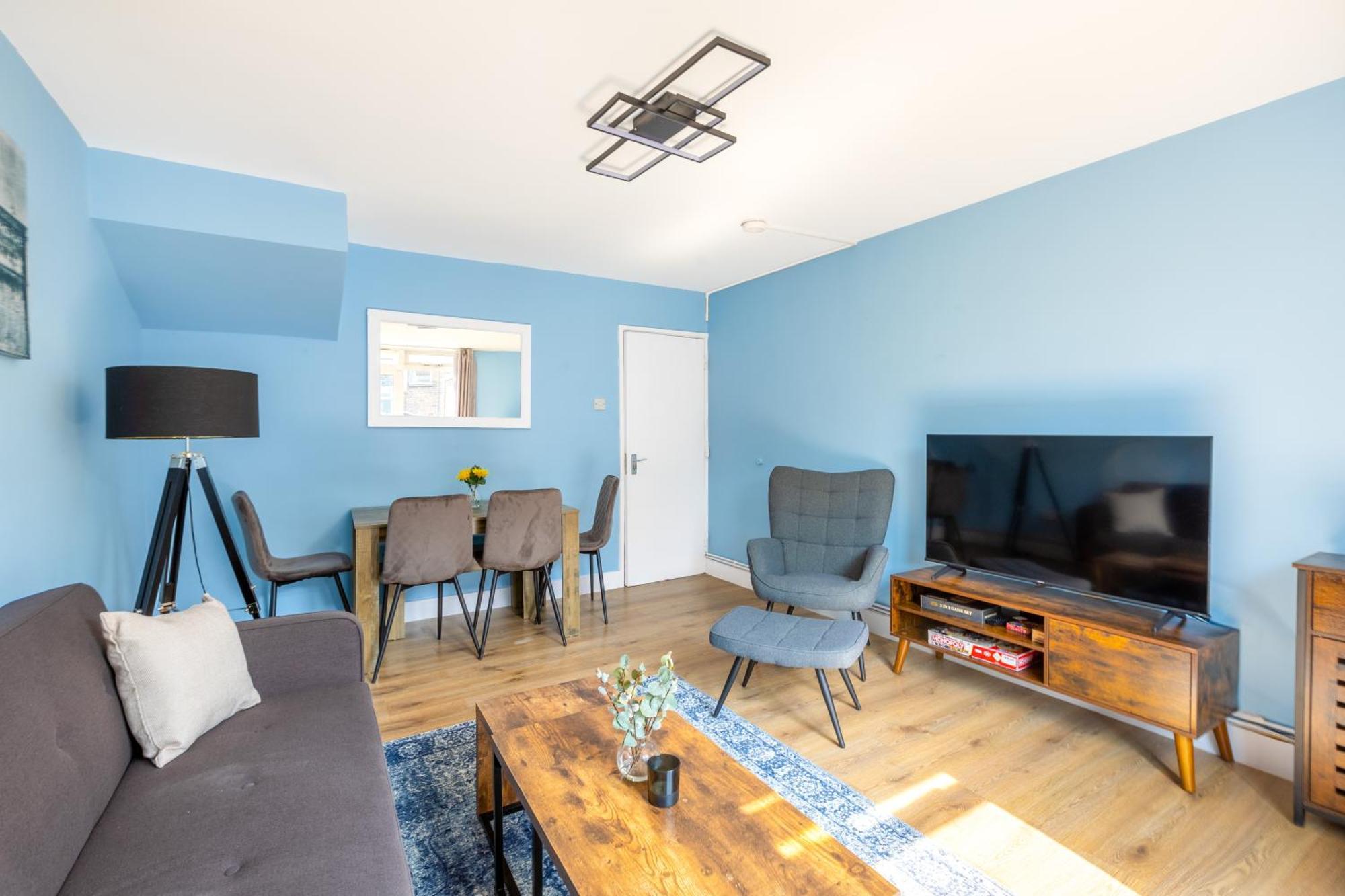 Magnificent 3Br Apt With Balcony Лондон Экстерьер фото