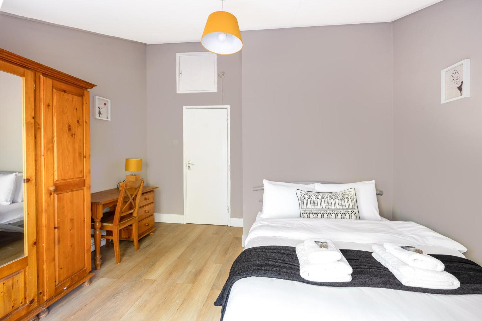 Magnificent 3Br Apt With Balcony Лондон Экстерьер фото